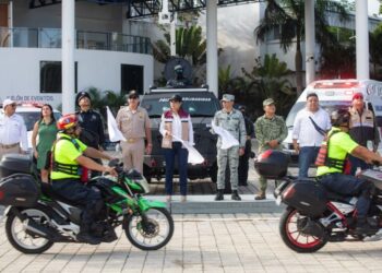 Estefanía Mercado da el banderazo de inicio del Operativo Vacacional de Verano 2025 en Playa del Carmen