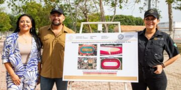 Gobierno de Estefanía Mercado coloca por primera vez en la historia del municipio pasto sintético en la cancha principal del Poliforum