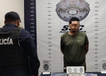 Sujeto es detenido con diversas bolsitas de marihuana en el fraccionamiento Villas del Sol de Playa del Carmen