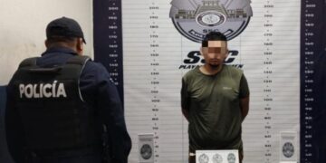 Sujeto es detenido con diversas bolsitas de marihuana en el fraccionamiento Villas del Sol de Playa del Carmen