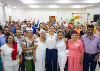 Estefanía Mercado celebra a las abuelitas y abuelitos: “Ustedes son el alma de Playa del Carmen”