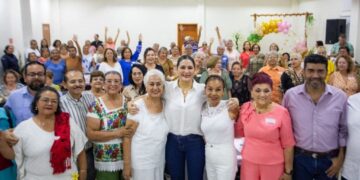 Estefanía Mercado celebra a las abuelitas y abuelitos: “Ustedes son el alma de Playa del Carmen”