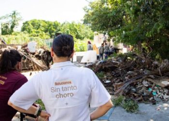 Estefanía Mercado responde con soluciones de descacharrización y desazolve de pozos en la colonia Ejido