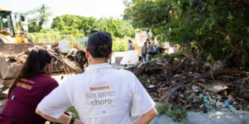 Estefanía Mercado responde con soluciones de descacharrización y desazolve de pozos en la colonia Ejido