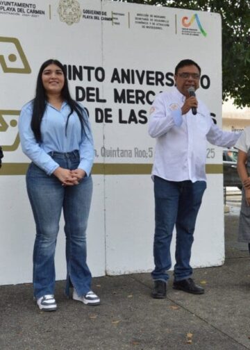 Celebran el 5to. Aniversario del Mercado Mundo de las Piñatas en Playa del Carmen