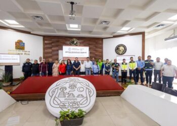 Gobierno de Playa del Carmen alerta sobre red de empresas clandestinas colgadas en postes de telefonía, electricidad y alumbrado público