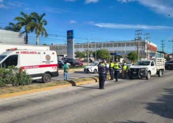 Cierre provisional del puente por incidente de tránsito en el bulevar Playa del Carmen