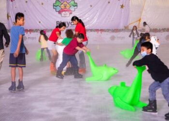 Gobierno de Playa del Carmen abre la pista de hielo de acceso libre más grande de Quintana Roo para el disfrute de las familias