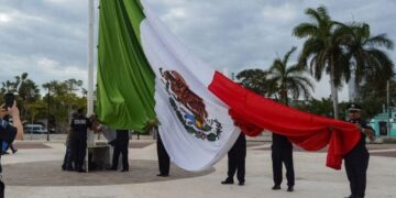 Gobierno de Playa del Carmen conmemora el Día de la Bandera y reafirma su compromiso con un México de orden y justicia