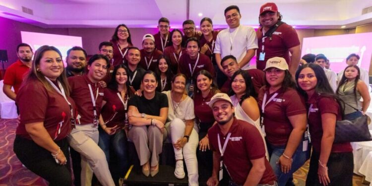 Con respaldo de Estefanía Mercado, el foro “Transformación por México” de Patricia Armendáriz inspira a jóvenes de Playa del Carmen