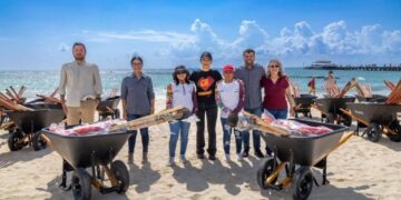 Estefanía Mercado entrega herramientas y uniformes a ZOFEMAT para reforzar atención al sargazo en Playa del Carmen