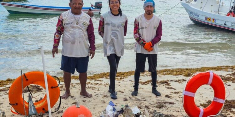 Gobierno de Estefanía Mercado refuerza acciones de limpieza submarina en Playa del Carmen