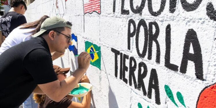 Estefanía Mercado y juventud playense impulsan conciencia ambiental con “Tequios por la Tierra y Murales Mundialistas”