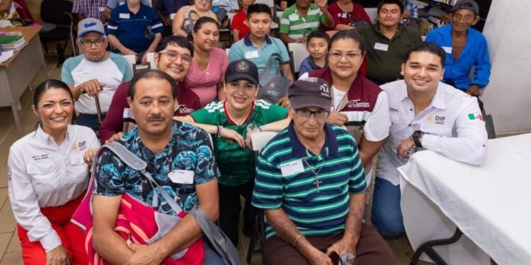 Estefanía Mercado transforma vidas con entrega de auxiliares auditivos a familias vulnerables de Playa del Carmen