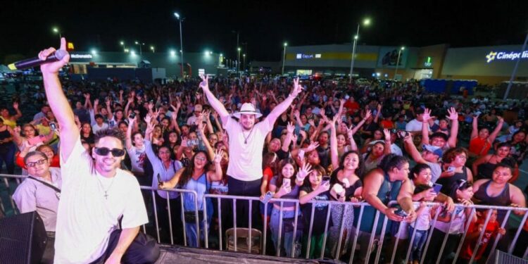 Gobierno de Estefanía Mercado celebra en grande a las mamás de Playa del Carmen