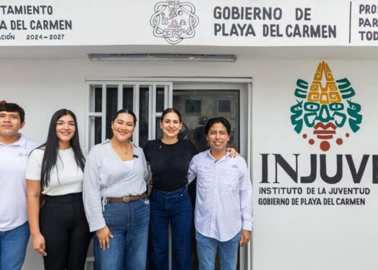 Inaugura Estefanía Mercado Oficina de Enlace de Juventud en Puerto Aventuras